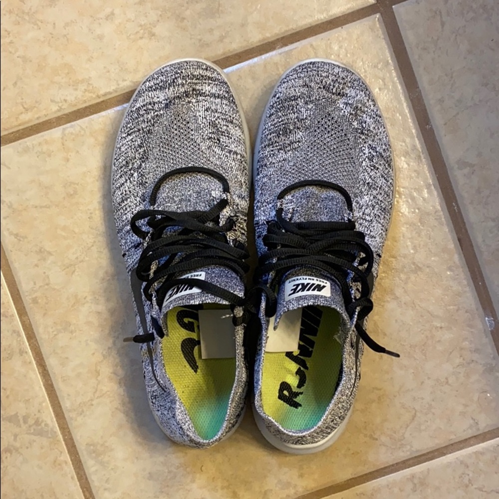 Size 10 Nike Free RN Flyknit